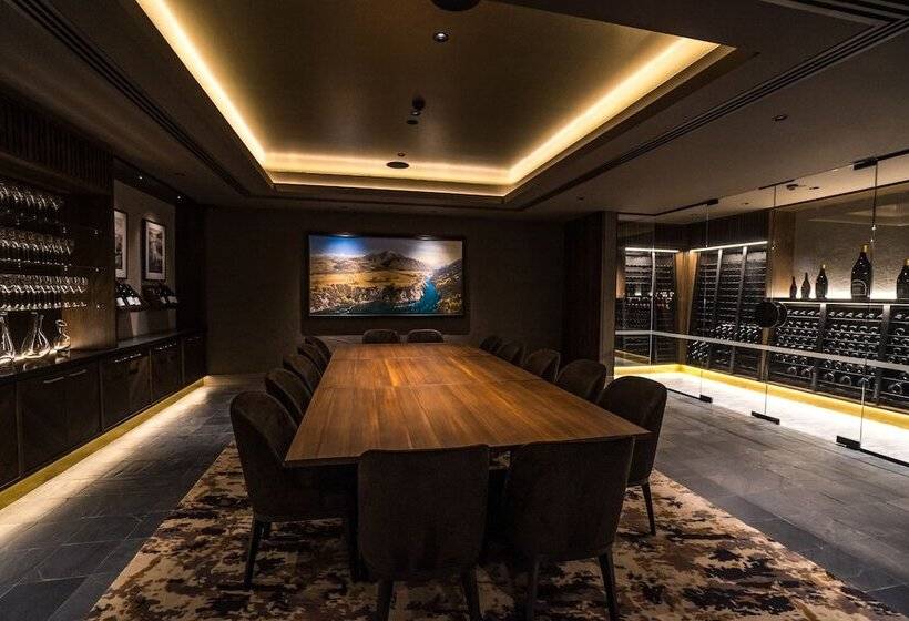 هتل Gibbston Valley Lodge And Spa