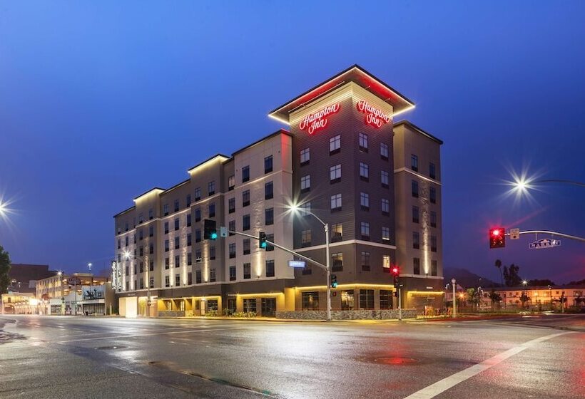 בית מלון כפרי Hampton Inn Riverside Downtown