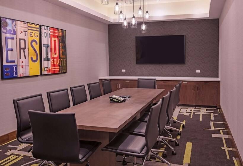 בית מלון כפרי Hampton Inn Riverside Downtown