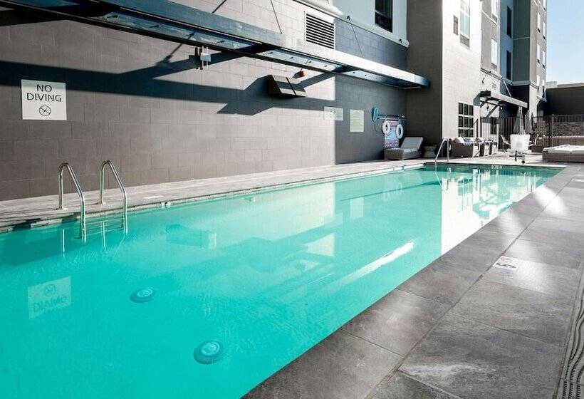 בית מלון כפרי Hampton Inn Riverside Downtown