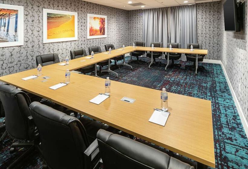 בית מלון כפרי Hampton Inn & Suites Santa Maria