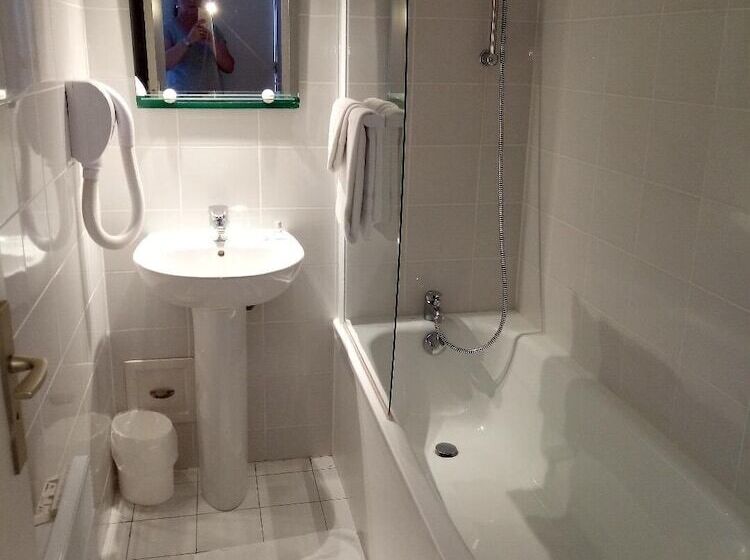 Отель L Hostellerie De La Rivière