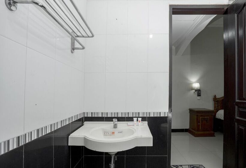 בית מלון כפרי Oyo 1005  Kumala