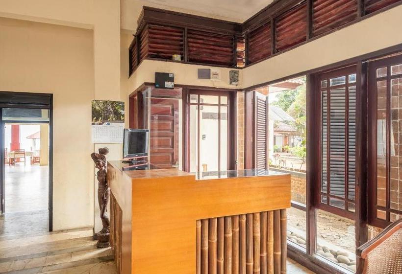 호텔 Oyo 951 Cempaka Ratu Beach Resort