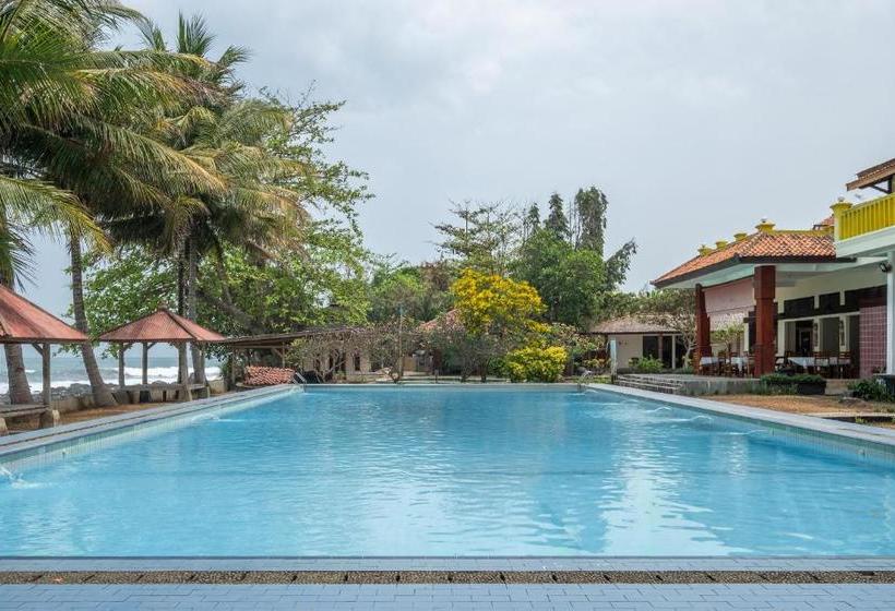 호텔 Oyo 951 Cempaka Ratu Beach Resort