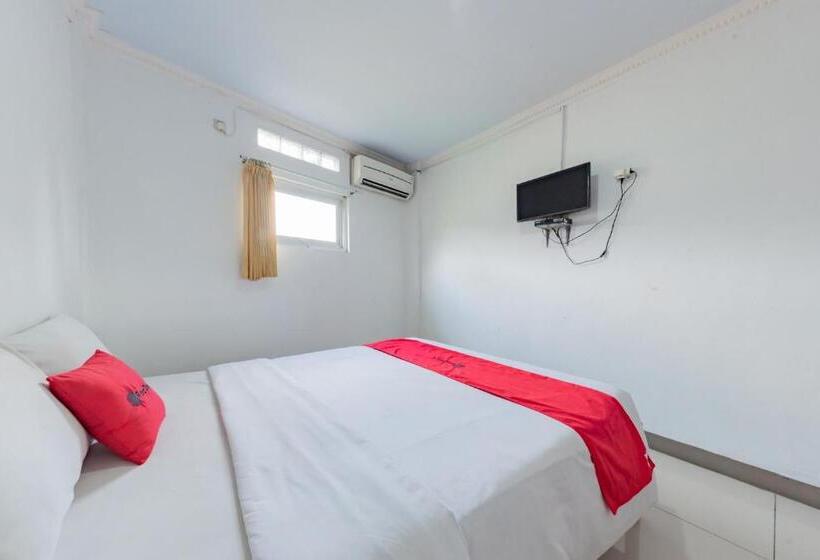 호텔 Reddoorz Syariah At Pantai Pelabuhan Ratu