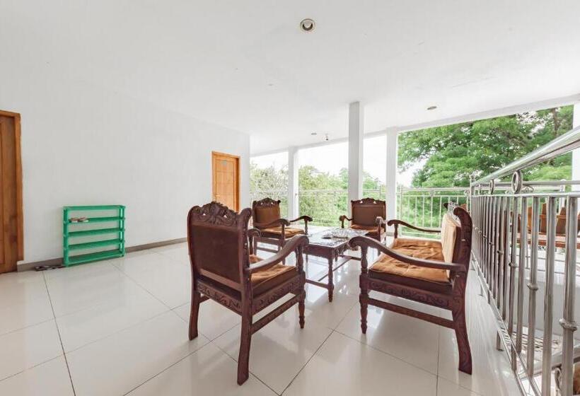 호텔 Reddoorz Syariah At Pantai Pelabuhan Ratu