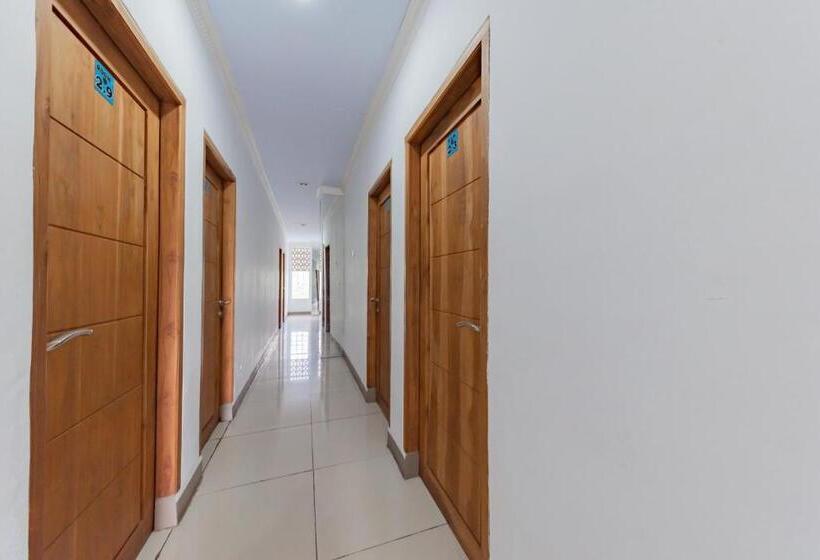 호텔 Reddoorz Syariah At Pantai Pelabuhan Ratu