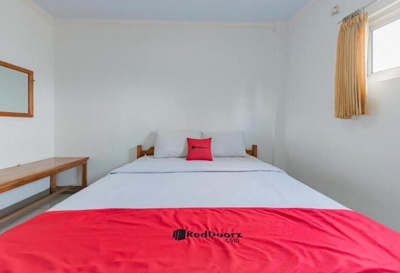 호텔 Reddoorz Syariah At Pantai Pelabuhan Ratu