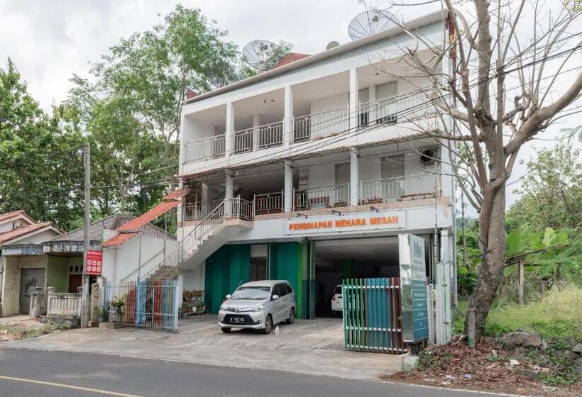 호텔 Reddoorz Syariah At Pantai Pelabuhan Ratu