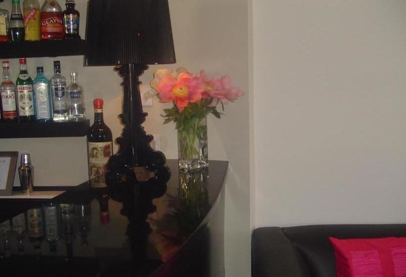 פנסיון Aaron Glen Guest House