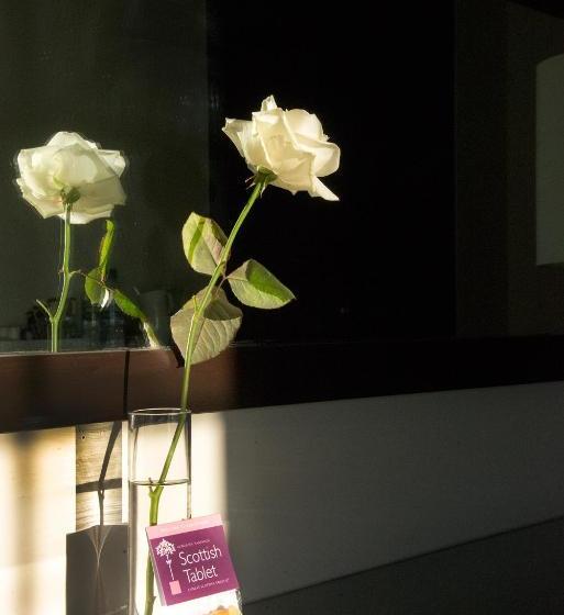 פנסיון Aaron Glen Guest House