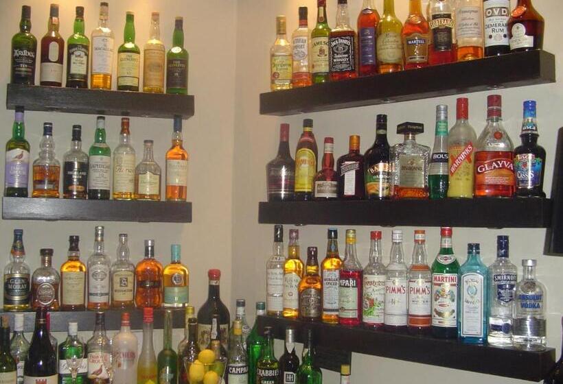 פנסיון Aaron Glen Guest House