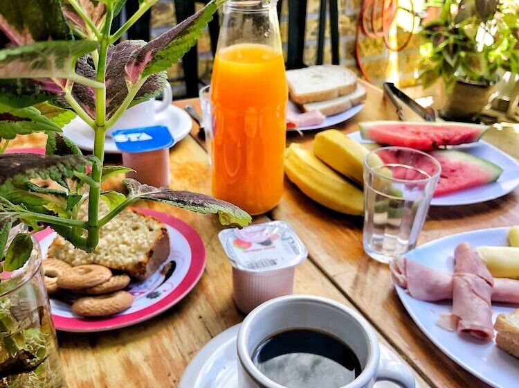 פנסיון Chamos Hostel Cultural