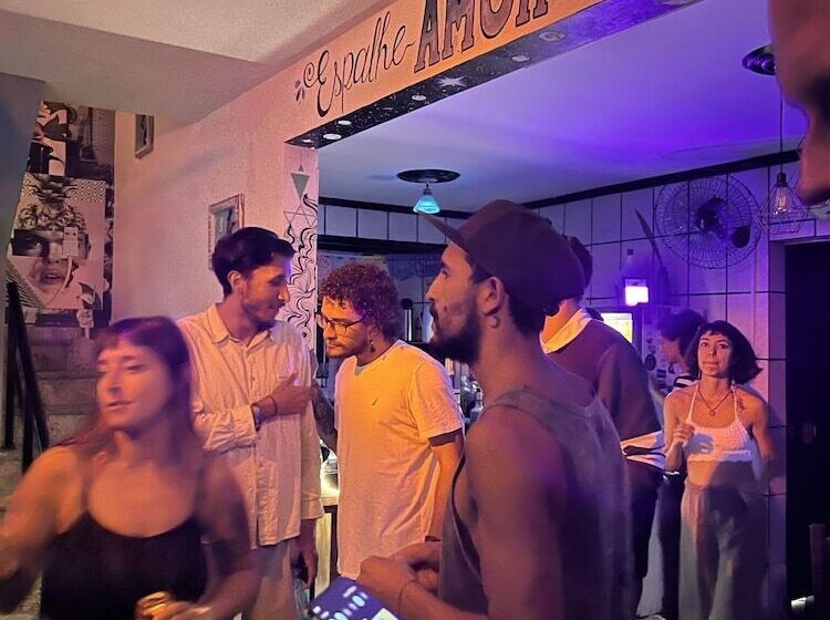 פנסיון Chamos Hostel Cultural