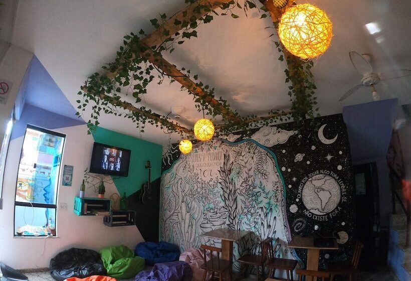 פנסיון Chamos Hostel Cultural