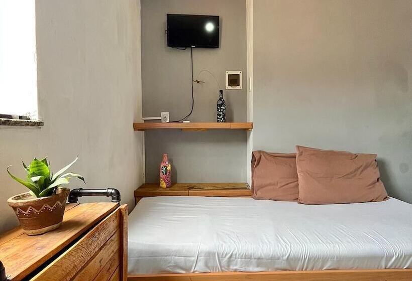 פנסיון Chamos Hostel Cultural