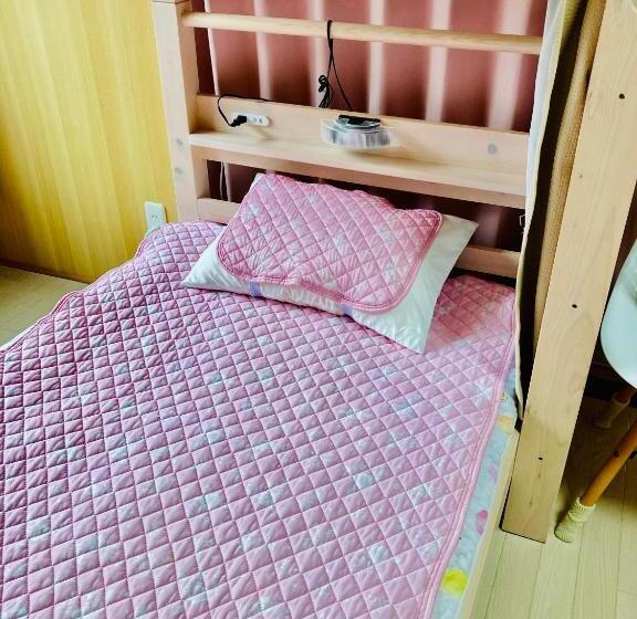 Пансион Guesthouse Perche Female Only