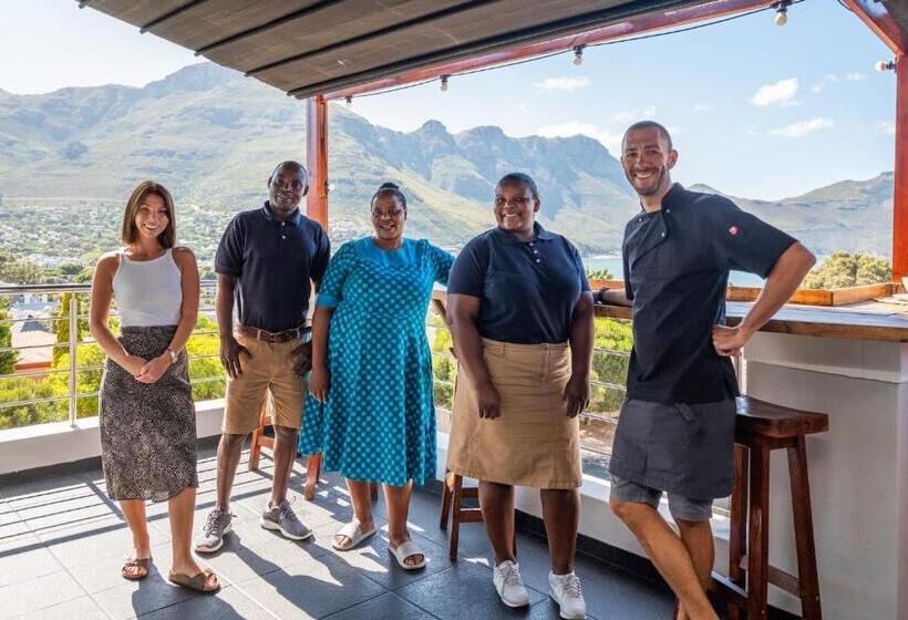 بنسيون Hout & About Guest House