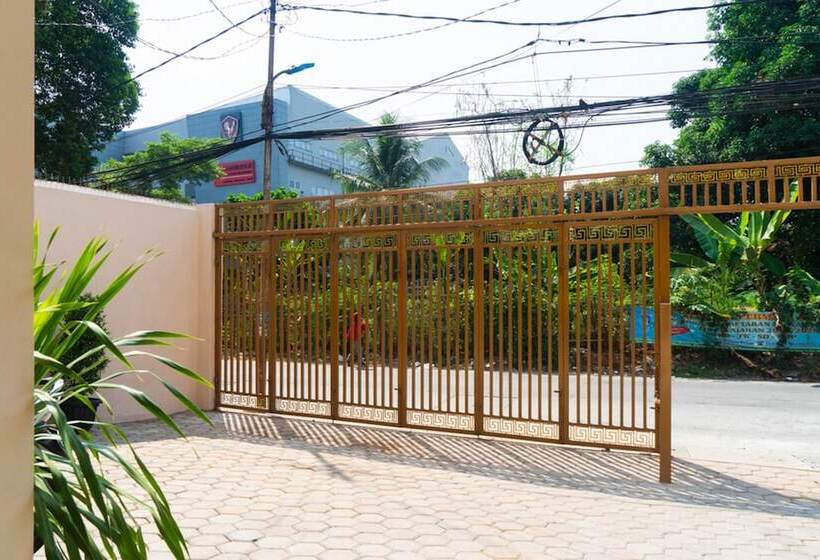 Пансион Reddoorz Near Cipinang Indah Mall