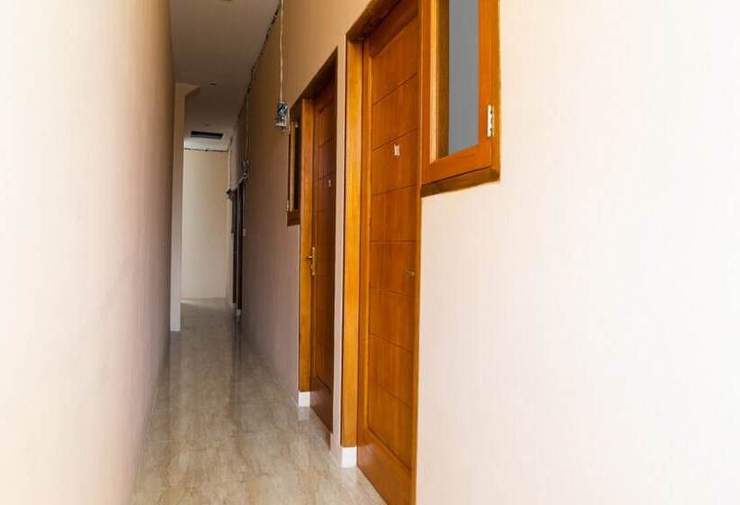 Пансион Reddoorz Near Cipinang Indah Mall