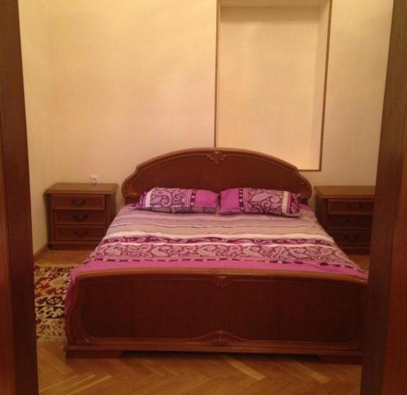 پانسیون Stone House