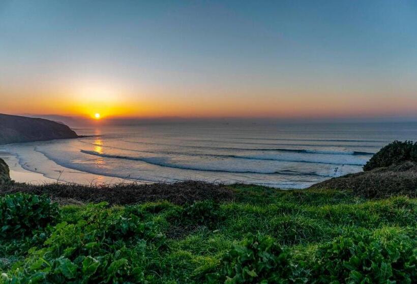 Moana Eco Surf House   Hostel