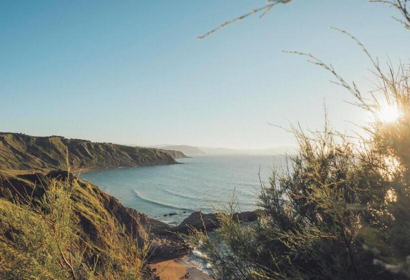 Moana Eco Surf House   Hostel