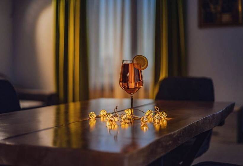 A&m Hotel With Free Parking