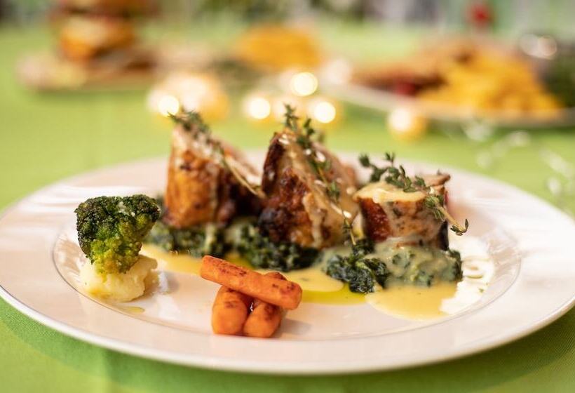 A&m Hotel With Free Parking