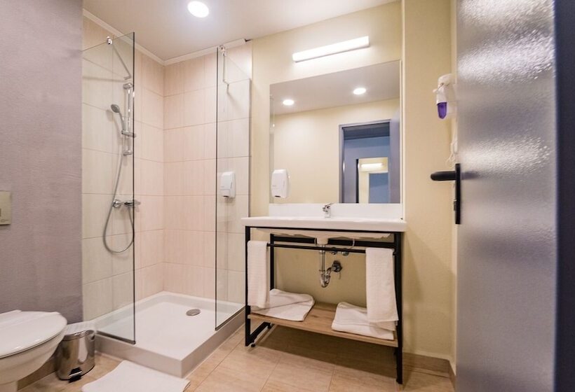 A&m Hotel With Free Parking