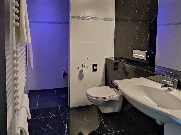 هتل Belmont Classic