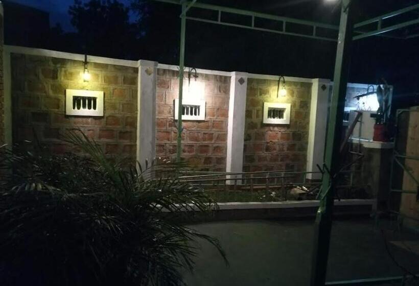 Отель Kilimanjaro Mad Monkey S