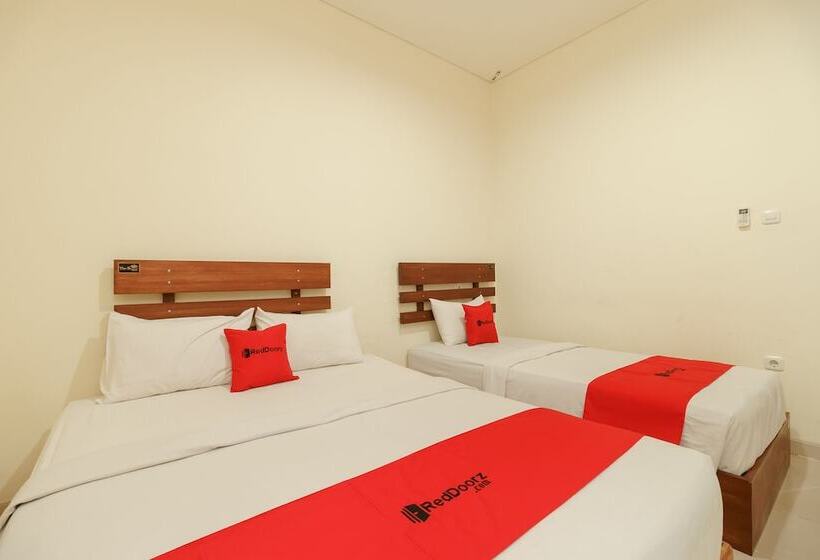 هتل Reddoorz Near Jembatan Siti Nurbaya Padang