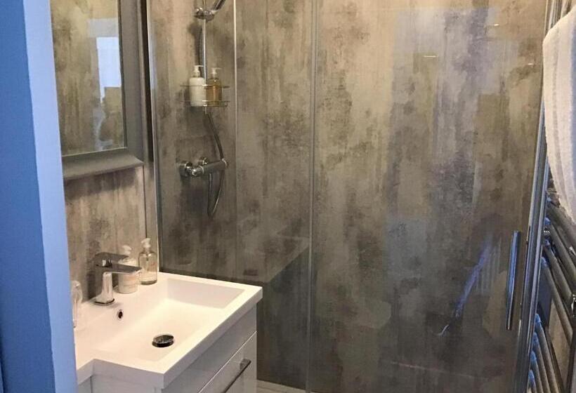 בית מלון כפרי The Royal