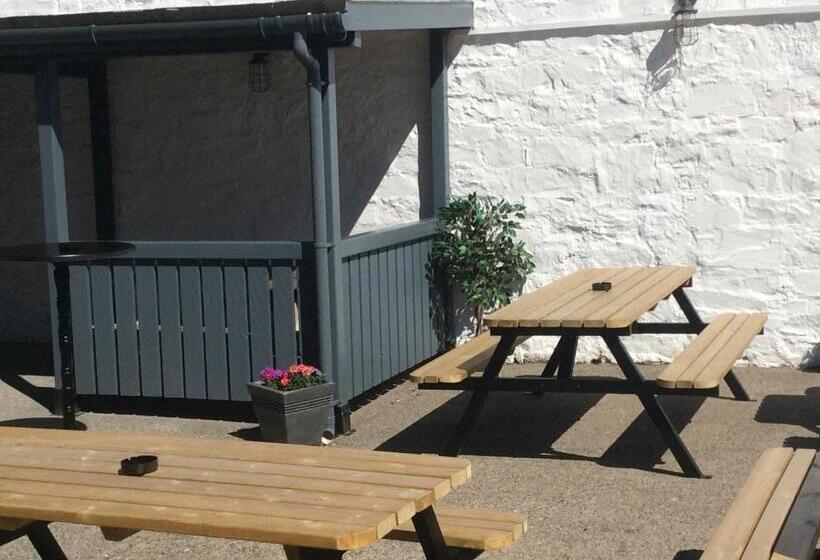 בית מלון כפרי The Royal