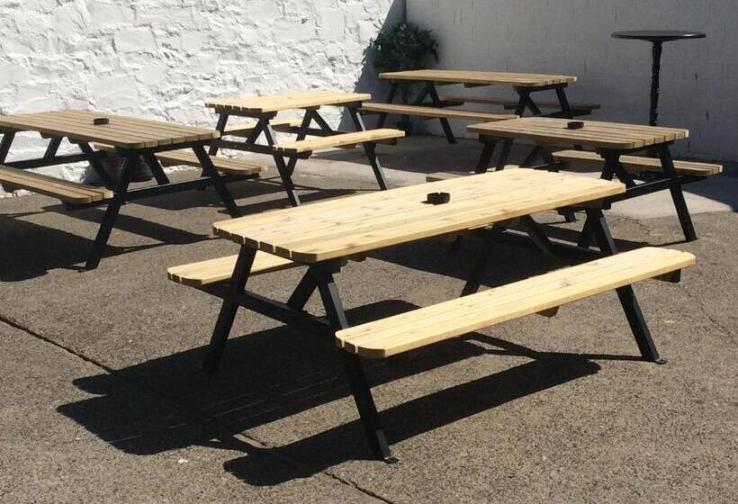 בית מלון כפרי The Royal