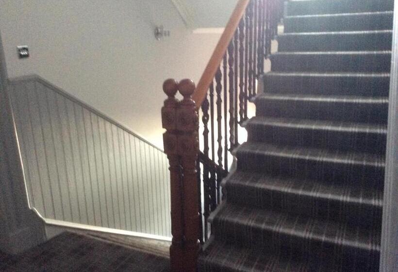 בית מלון כפרי The Royal