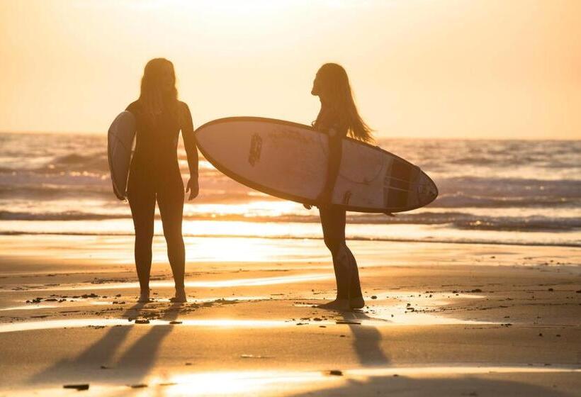 Moana Eco Surf House   Hostel