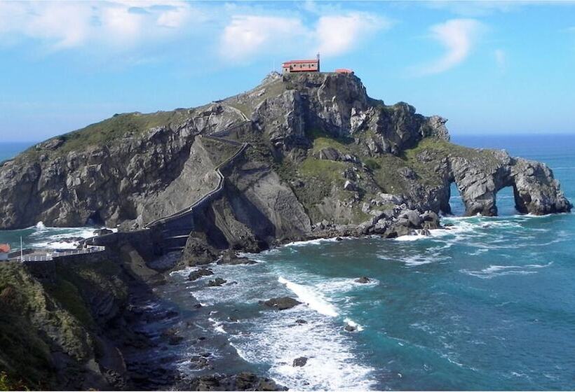 Moana Eco Surf House   Hostel