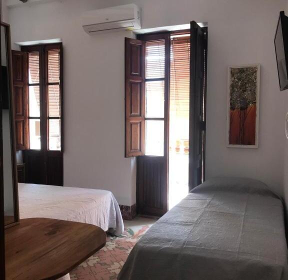 بنسيون Ca De L Alfas