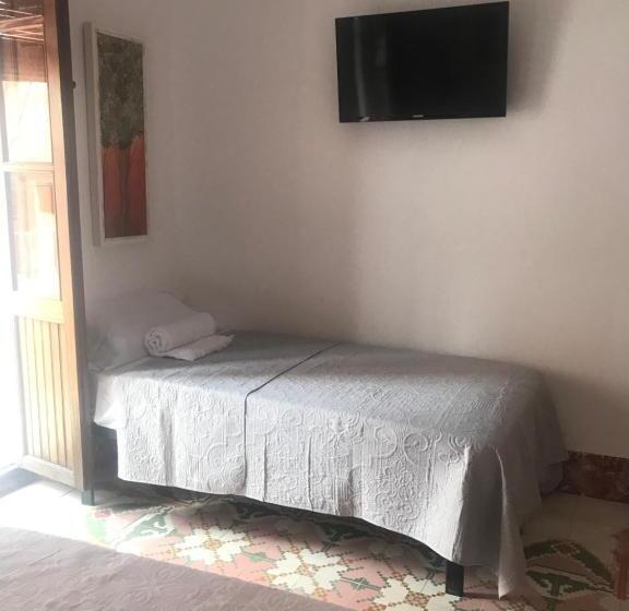 بنسيون Ca De L Alfas