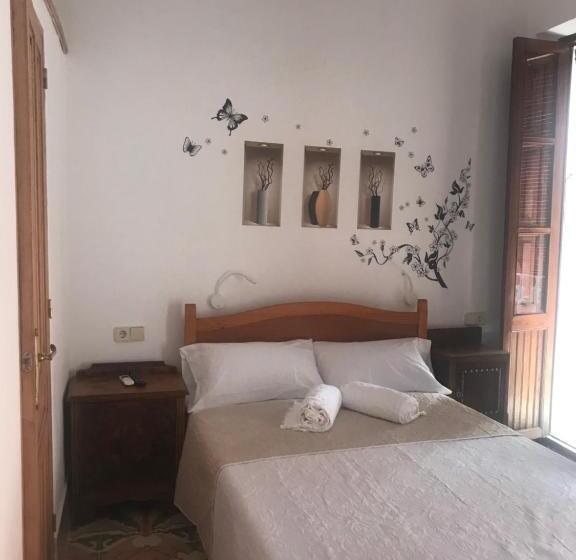 بنسيون Ca De L Alfas