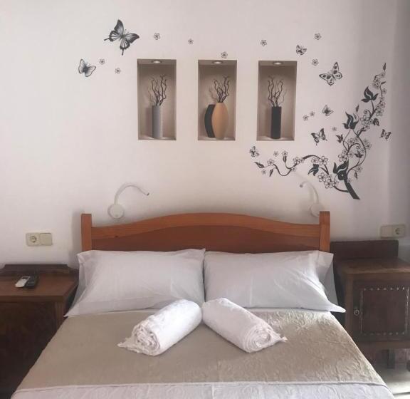 بنسيون Ca De L Alfas