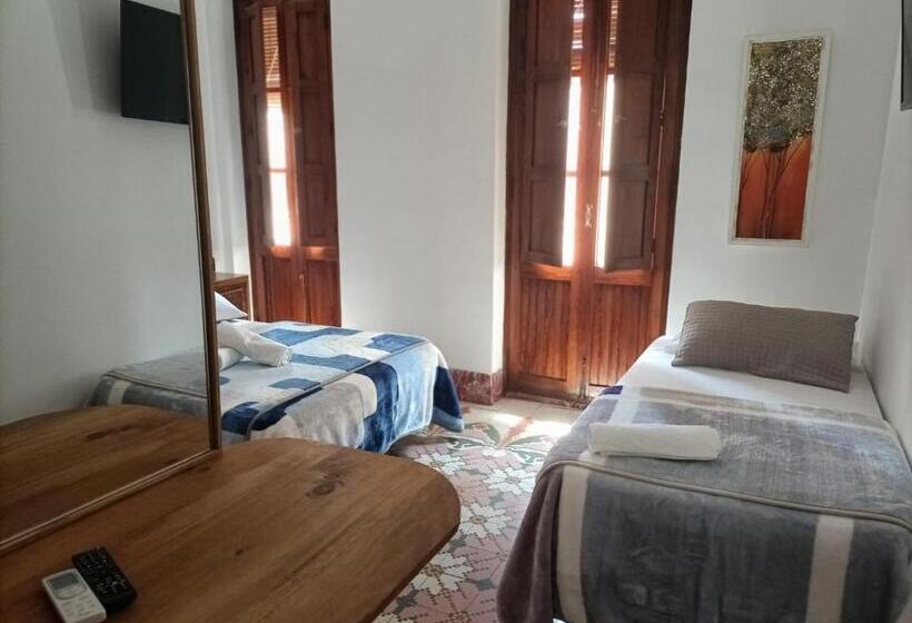 بنسيون Ca De L Alfas