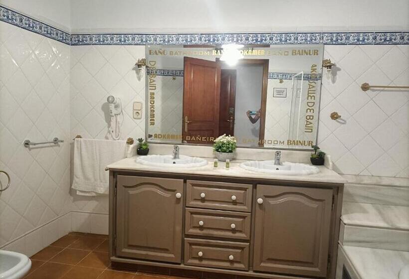 بنسيون Ca De L Alfas