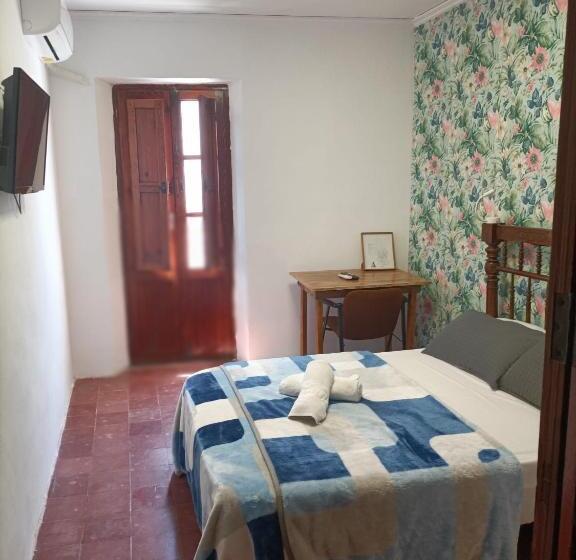 بنسيون Ca De L Alfas