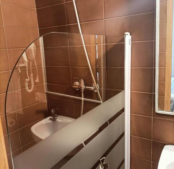 بنسيون Ca De L Alfas