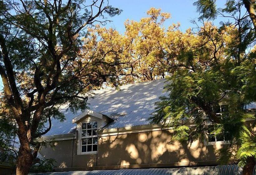 فندق Cafe Felix & Old Oak Manor