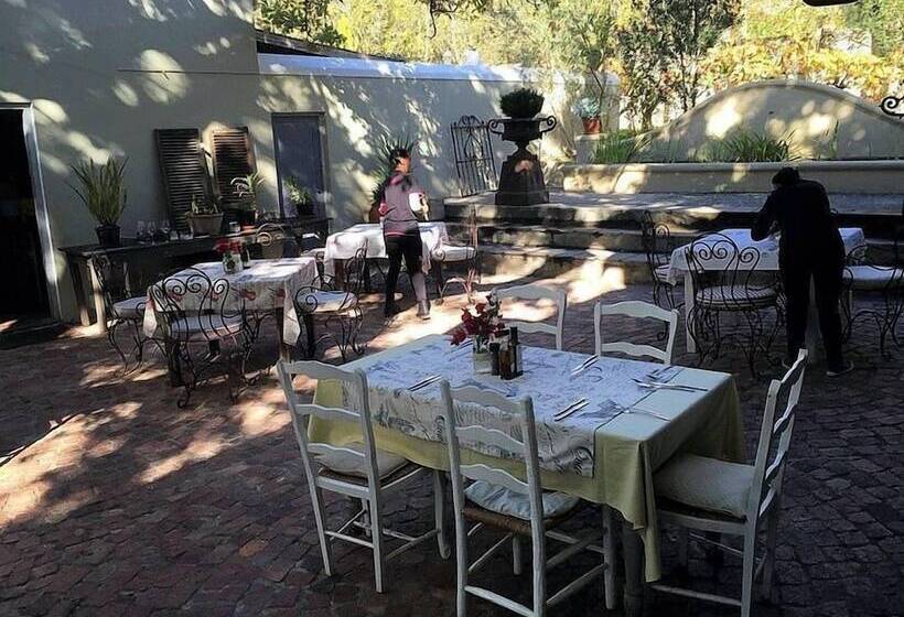 فندق Cafe Felix & Old Oak Manor